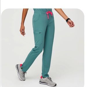 FIGS Yola scrub pant size small petite